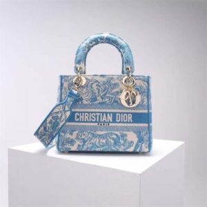 DIOR MEDIUM LADY D-LITE BAG CORNFLOWER BLUE TOILE DE JOUY EMBROIDERY - DOB009