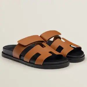 HERMES MEN'S CHYPRE SANDALS IN BROWN CALFSKIN - HMSD006