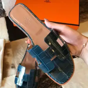 HERMES ORAN SLIDE SANDALS IN BLUE SHINY NILOTICUS CROCODILE SKIN - HMSD050