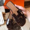 HERMES ORAN SLIDE SANDALS IN BURGUNDY SHINY NILOTICUS CROCODILE SKIN - HMSD049