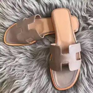 HERMES ORAN SLIDE SANDALS IN GREY SWIFT CALFSKIN - HMSD125