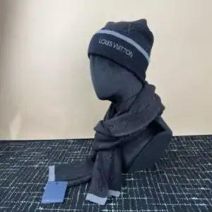 Louis Vuitton Scarf & Beanie Set - LVC019